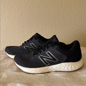 New Balance Women’s Black and White 520 V7 Athletic Shoes
